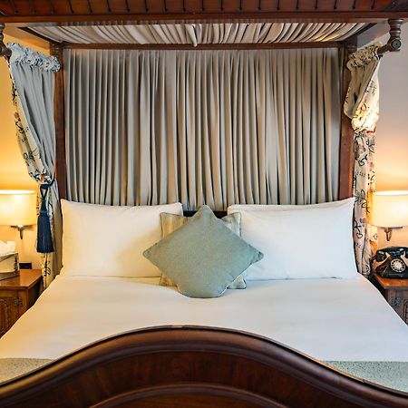 הית'רו The Red Lion Hotel מראה חיצוני תמונה