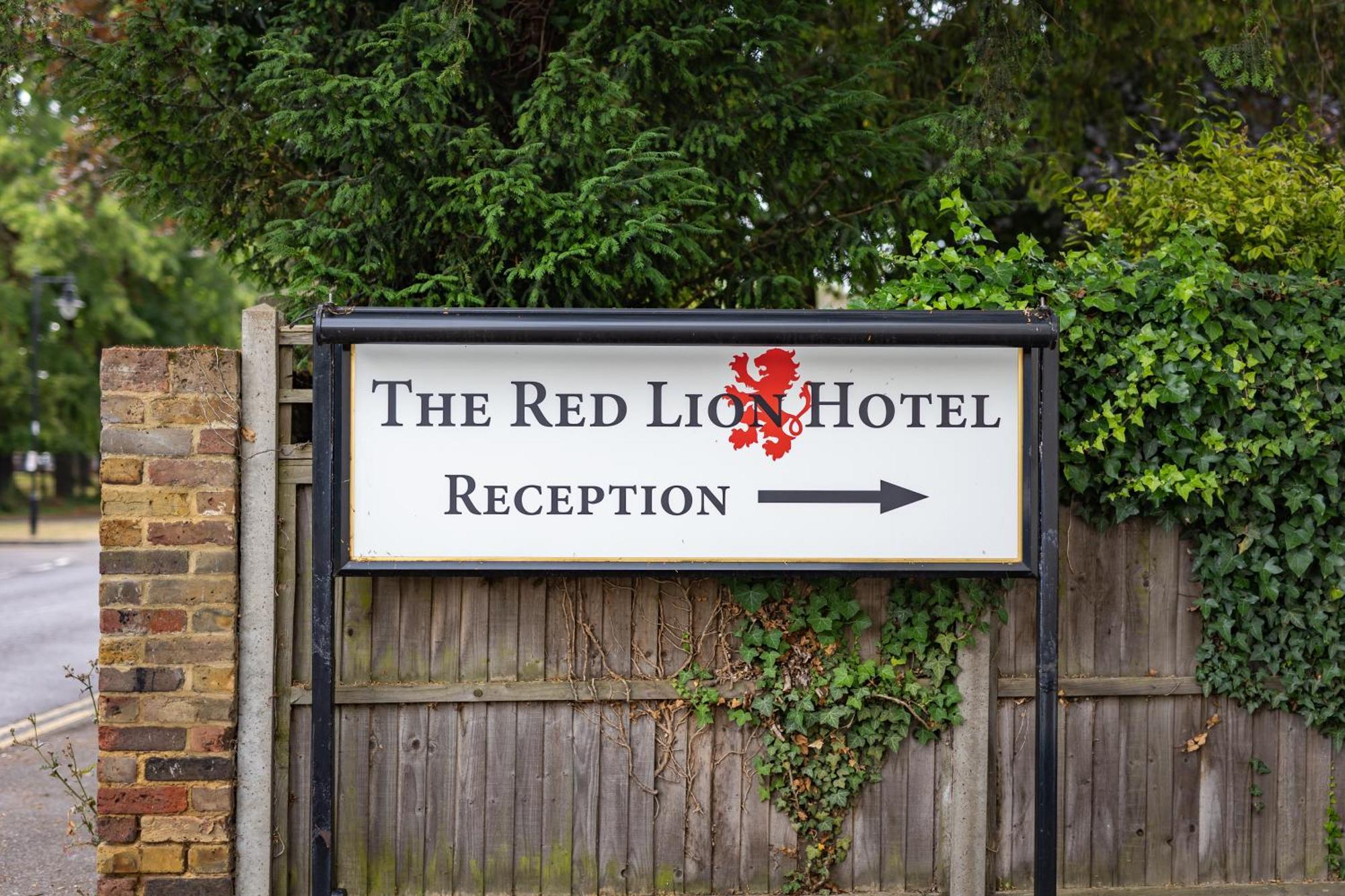 הית'רו The Red Lion Hotel מראה חיצוני תמונה