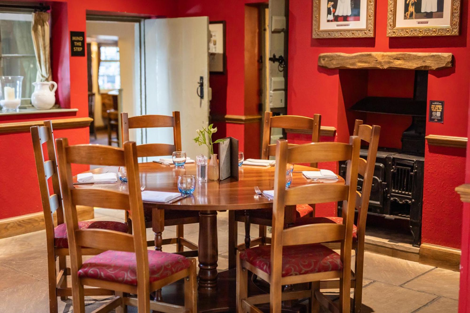 הית'רו The Red Lion Hotel מראה חיצוני תמונה