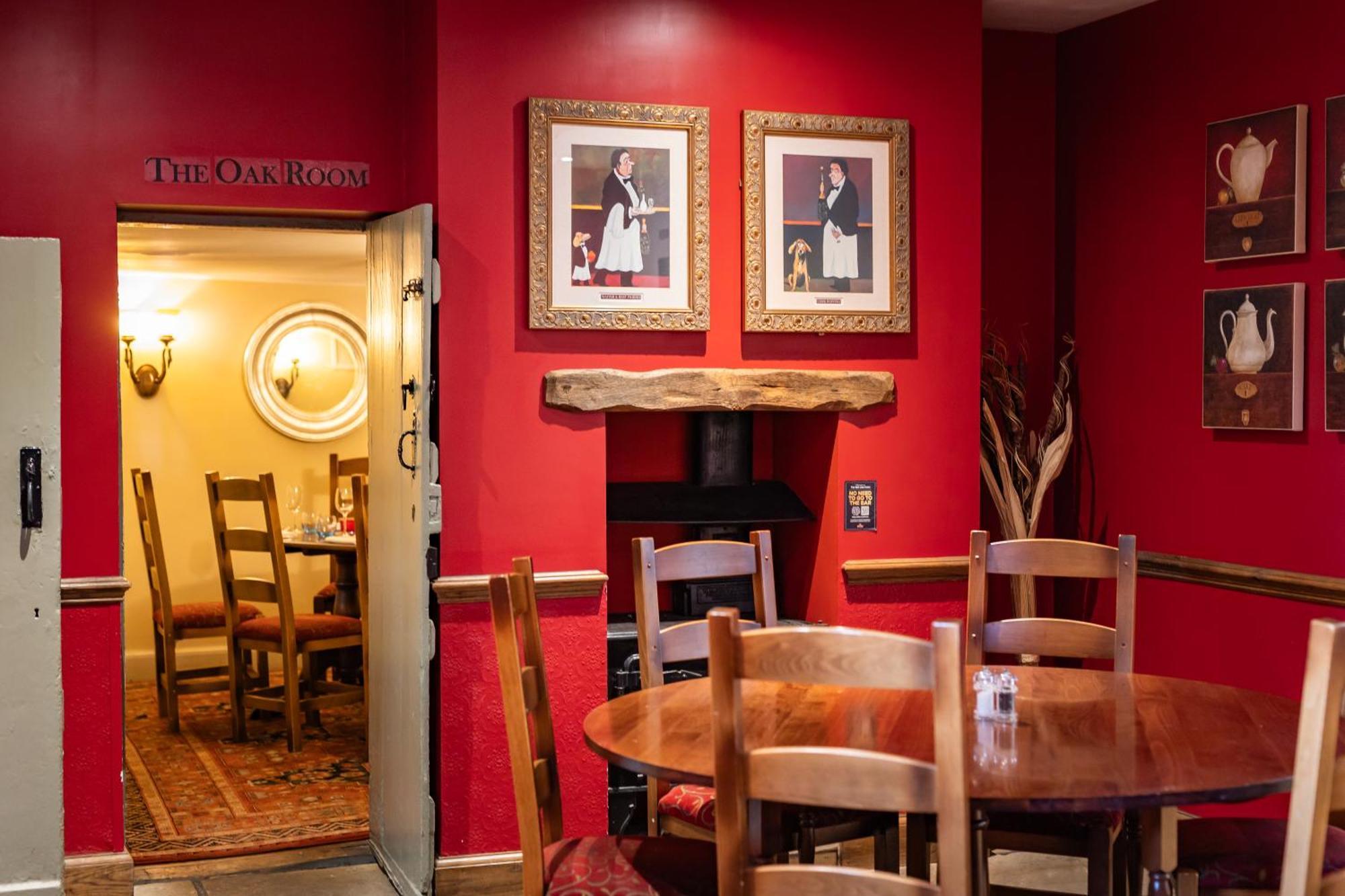 הית'רו The Red Lion Hotel מראה חיצוני תמונה