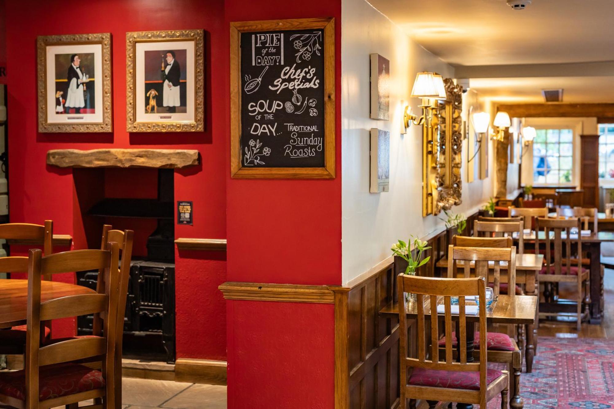 הית'רו The Red Lion Hotel מראה חיצוני תמונה