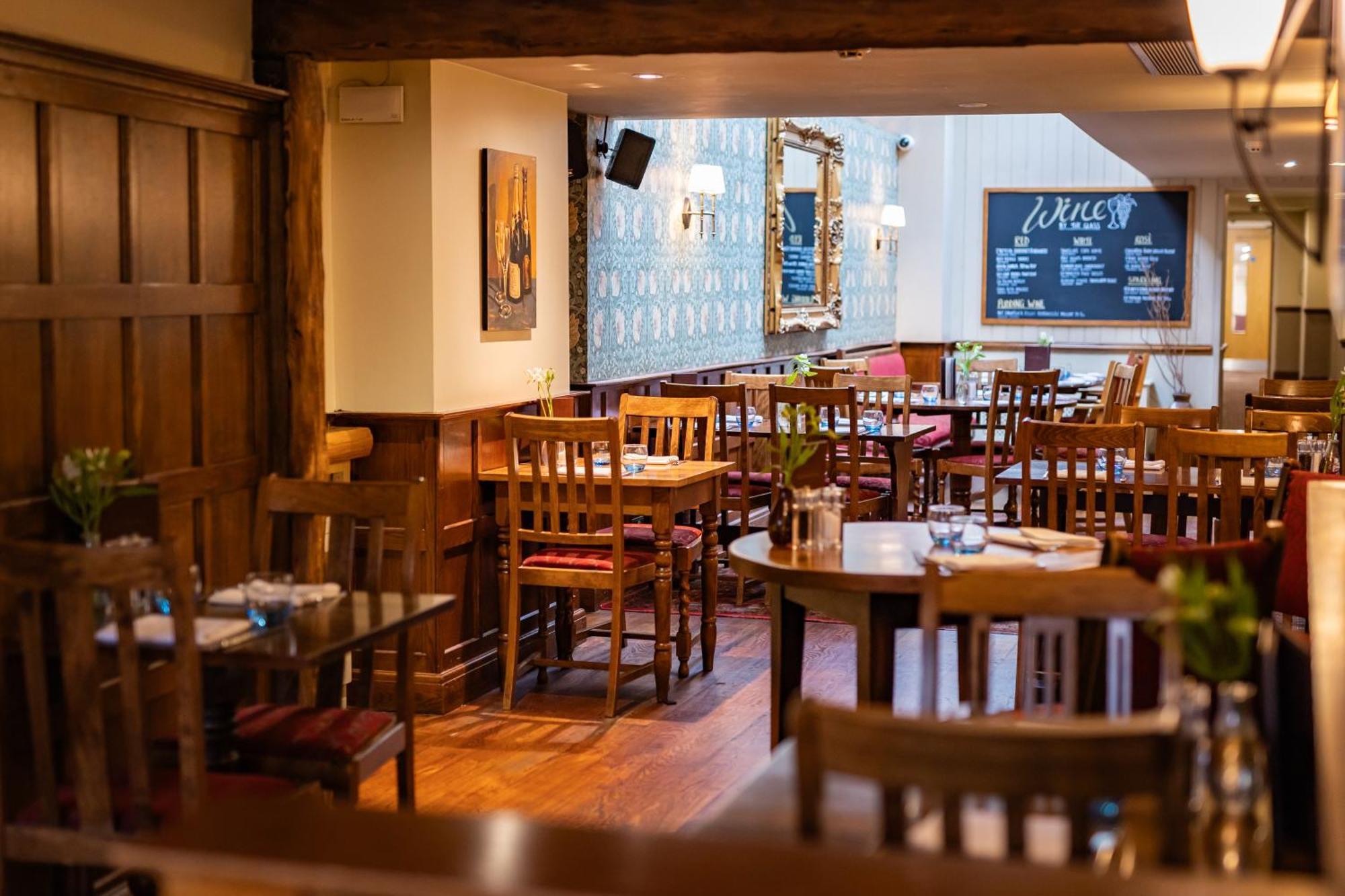 הית'רו The Red Lion Hotel מראה חיצוני תמונה