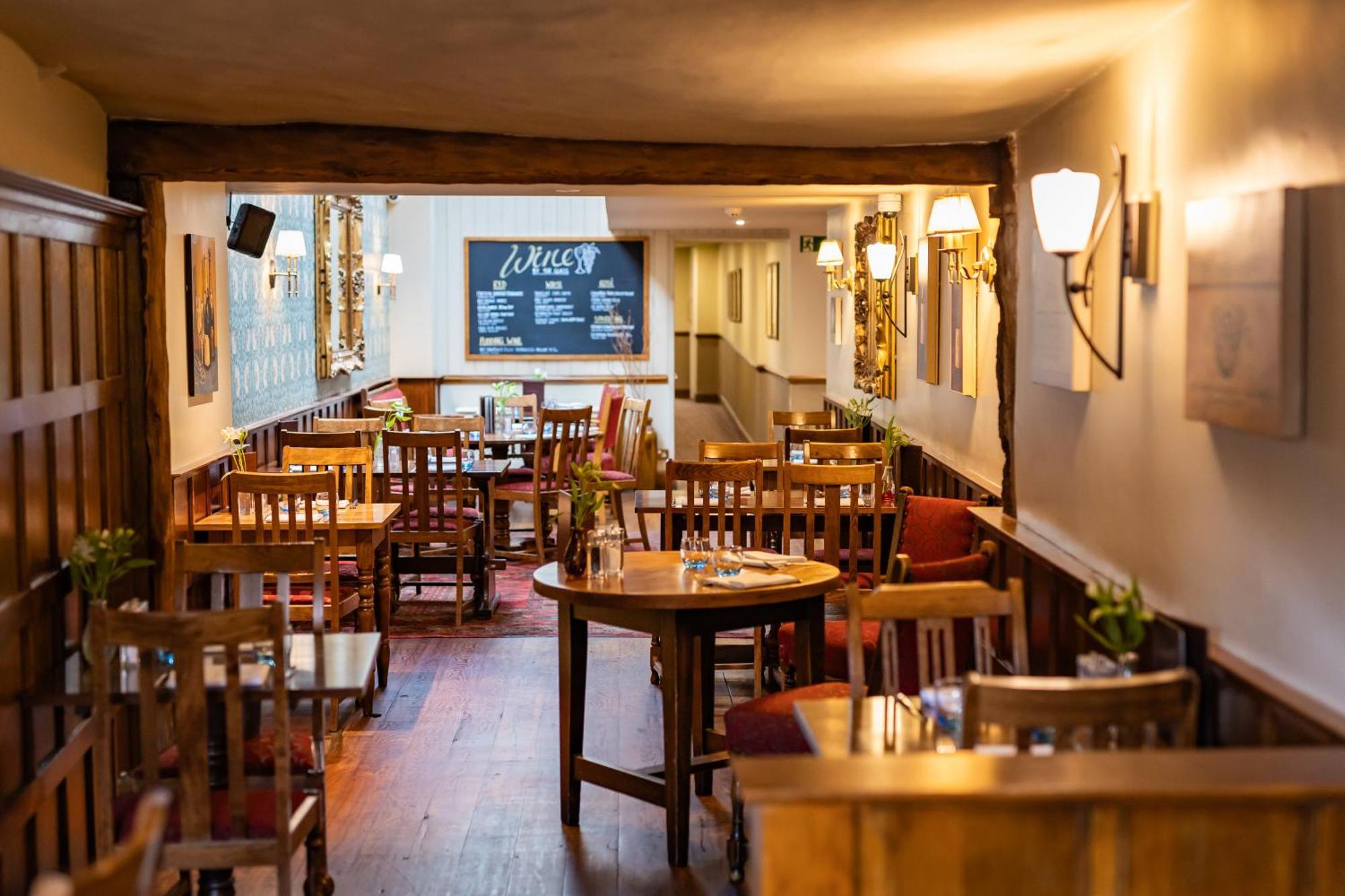 הית'רו The Red Lion Hotel מראה חיצוני תמונה
