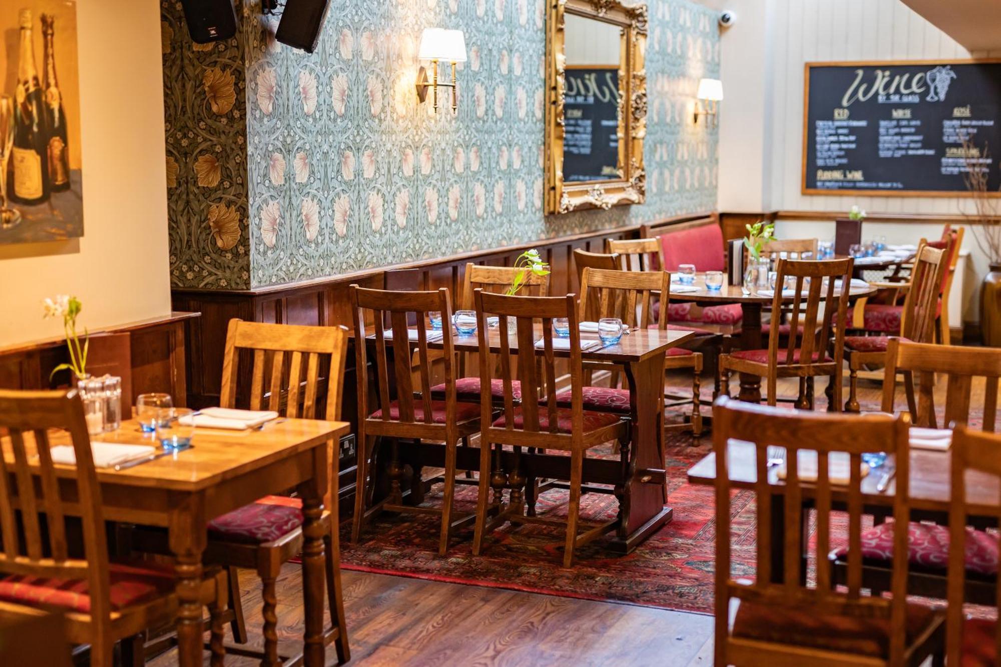 הית'רו The Red Lion Hotel מראה חיצוני תמונה