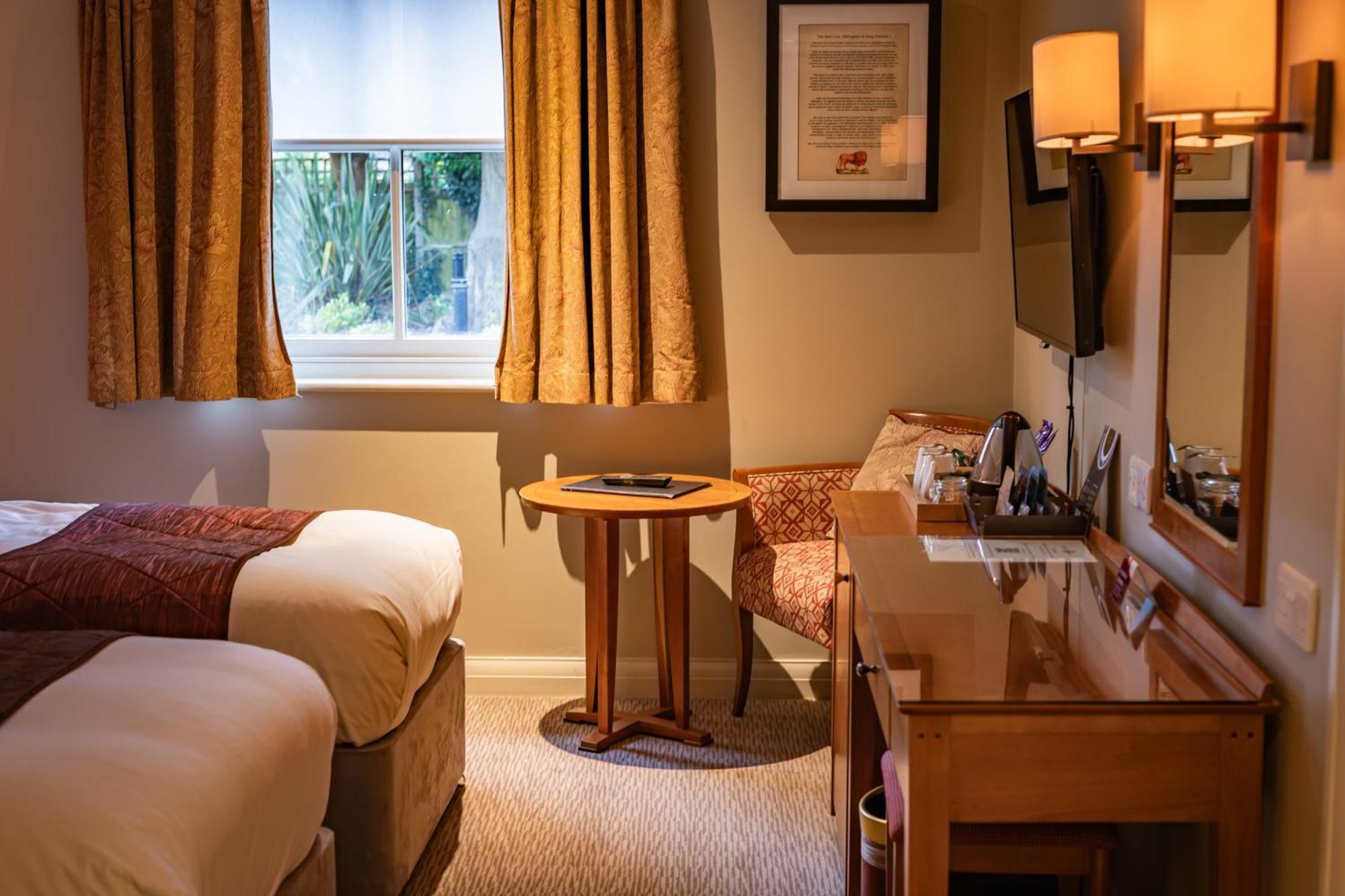 הית'רו The Red Lion Hotel מראה חיצוני תמונה