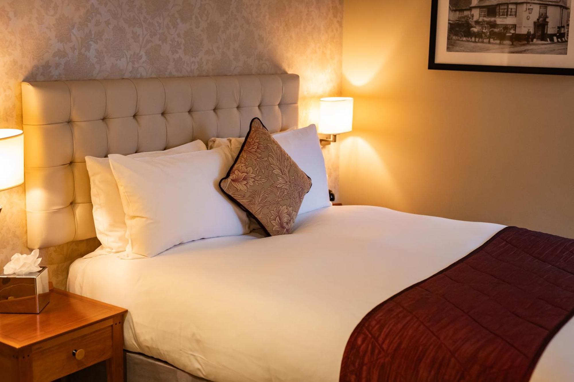 הית'רו The Red Lion Hotel מראה חיצוני תמונה