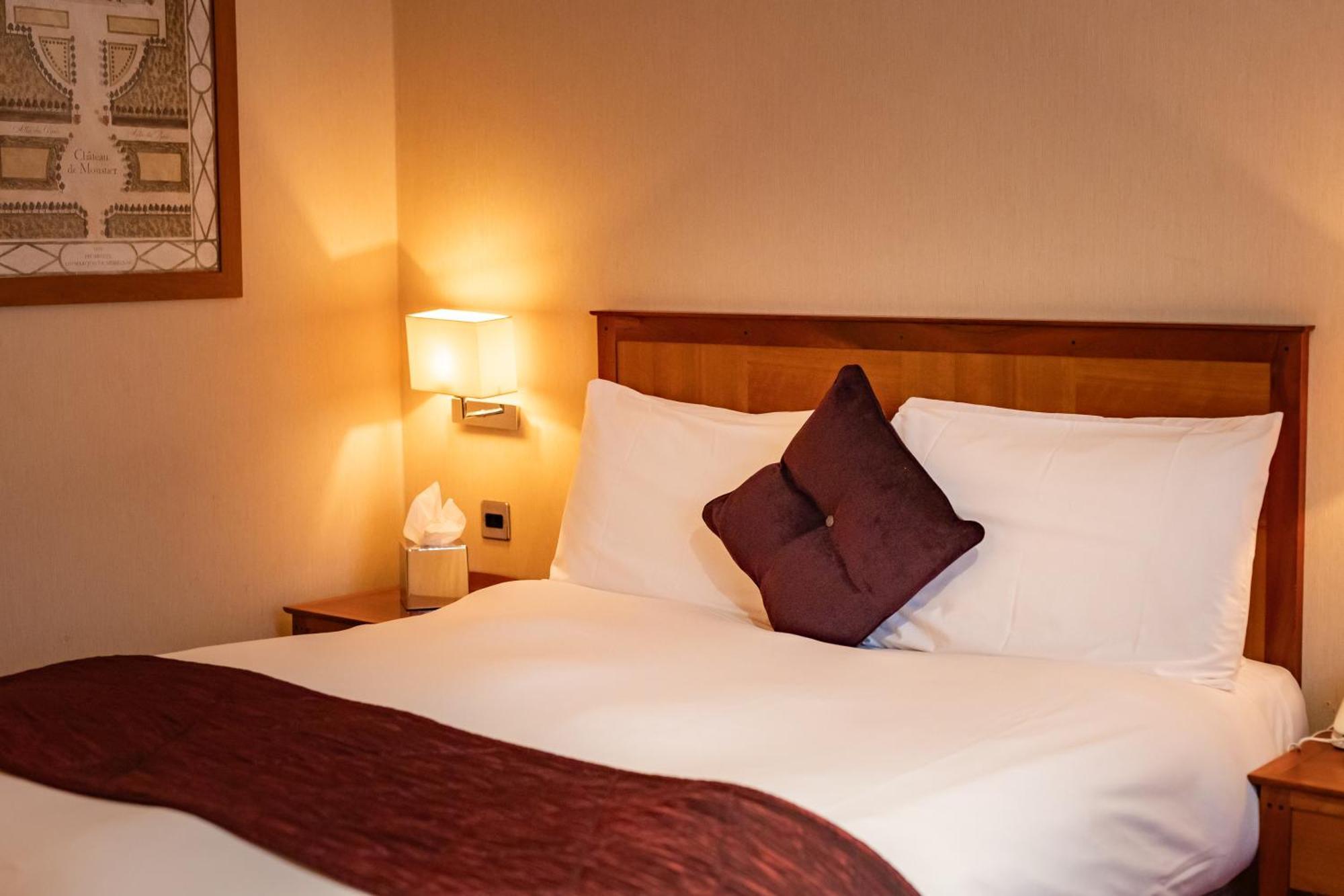 הית'רו The Red Lion Hotel מראה חיצוני תמונה