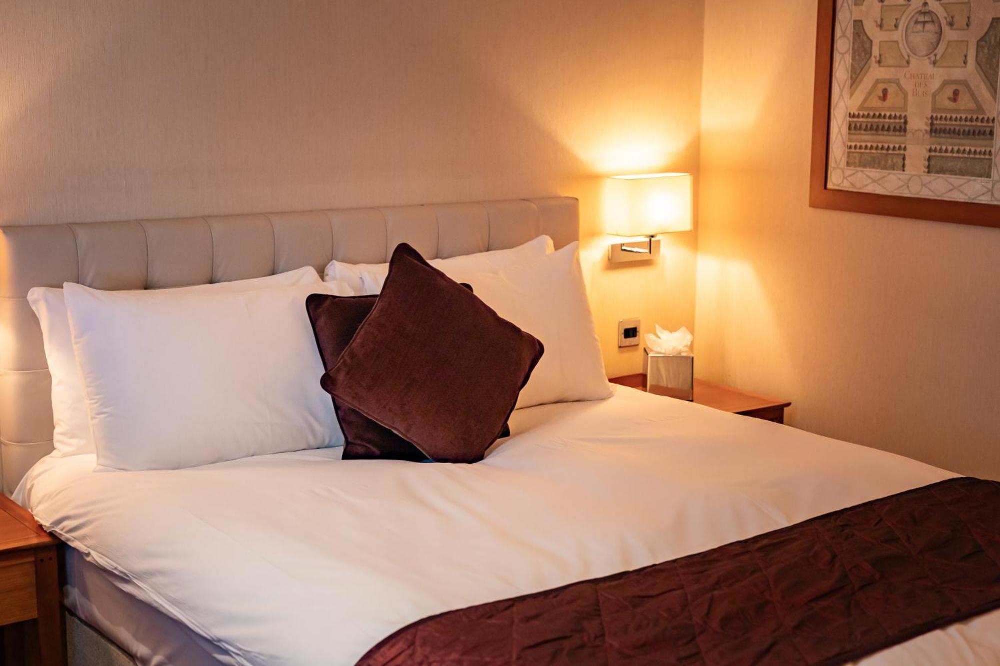 הית'רו The Red Lion Hotel מראה חיצוני תמונה