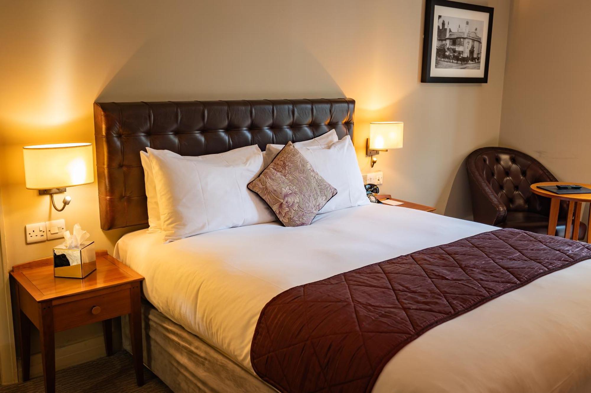 הית'רו The Red Lion Hotel מראה חיצוני תמונה