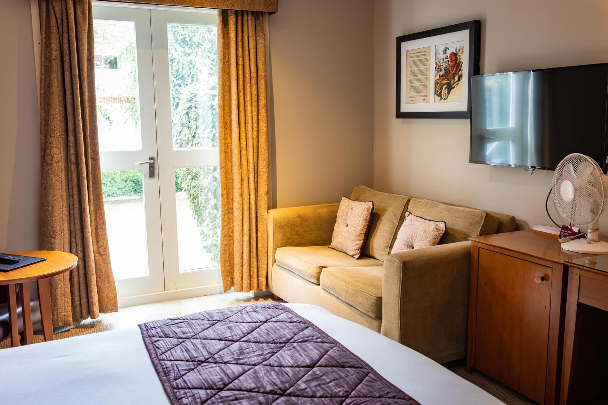 הית'רו The Red Lion Hotel מראה חיצוני תמונה